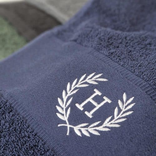 Personalized golf towel with wreath